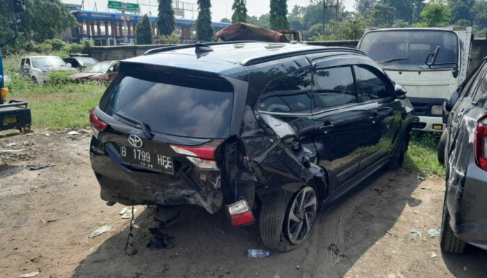 2 Kendaraan Terlibat Kecelakaan Lalu Lintas di Tol Jagorawi