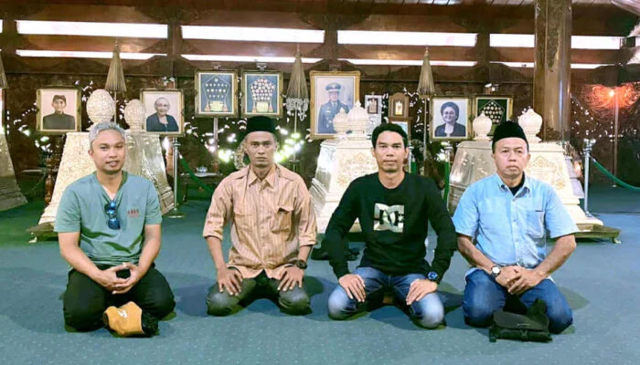 Udi Kurnia Ziarah ke Makam Presiden Soeharto