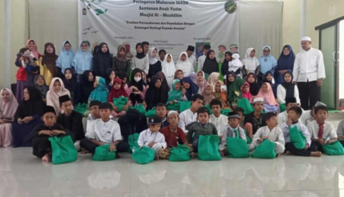 Masjid Al Muslihin Loji Berbagi Kebahagiaan Dengan Anak Yatim