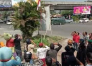Ketika Pengamen Jalanan Upacara HUT RI, Badut pun Hormat Bendera