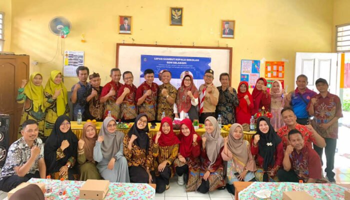 Terkena Rotasi dan Promosi Kepala SD Lakukan Serah Terima Jabatan