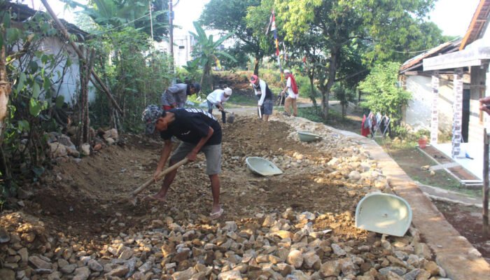 Desa Bantarjaya Buka Akses Jalan Poros Dusun Pakai Samisade 2023
