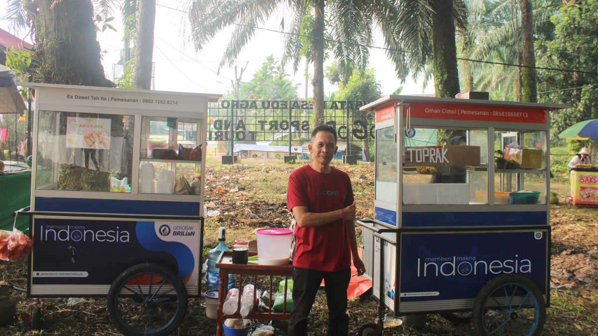 YBM BRILiaN dan UMKM Kecamatan Rancabungur Bagikan Gerobak