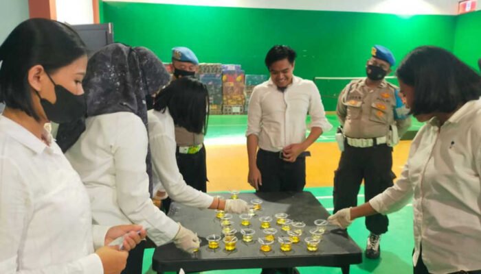 Para Kapolsek di Kabupaten Bogor Dites Urine