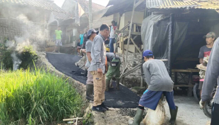 Pemdes Pangkal Jaya Gelontorkan Rp 600 Juta Untuk Jalan dan Drainase jaya.