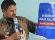 Camat dan Lurah di Bogor Kompak Pasang Stiker “Pendidikan Bukan Jual Beli”