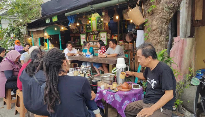 Saung Jurasep Persembahkan Malam Puisi Tuhan di Kala Hujan saung jurasep