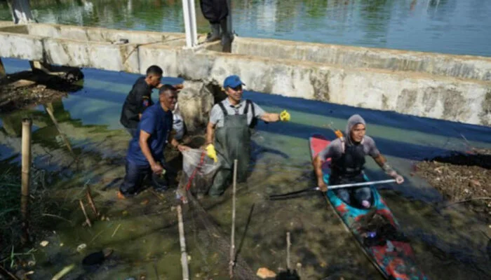 Dedie A. Rachim Pimpin Aksi Bersih-bersih Kawasan Situ Gede Dedie A. Rachim Pimpin Aksi Bersih-bersih Kawasan Situ Gede