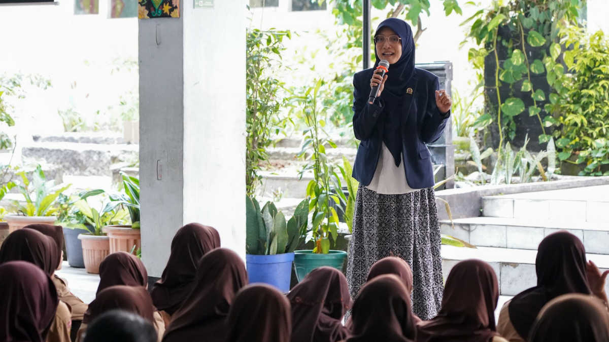 Anna Mariam Fadhilah Ajari Pendidikan Pancasila di SMPN 12 Kota Bogor 1