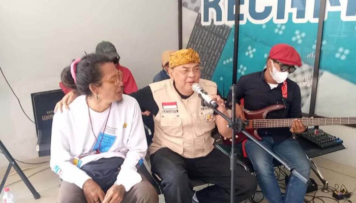Donor Darah Talasemia Dihibur Komunitas Penyanyi Jalanan