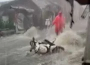 Kota Bogor Dikepung Banjir, 207 Rumah Terendam, Sepeda Motor dan Mobil Terseret