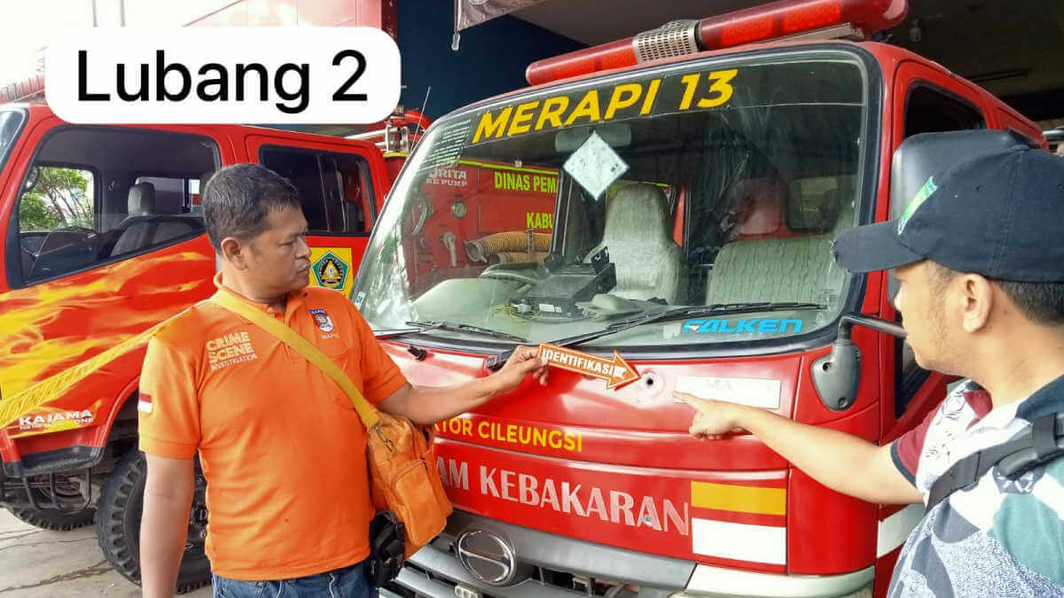 Polsek Cileungsi Selidiki Peristiwa Penembakan Mobil Damkar Kabupaten Bogor Polsek Cileungsi Selidiki Peristiwa Penembakan Mobil Damkar Kabupaten Bogor