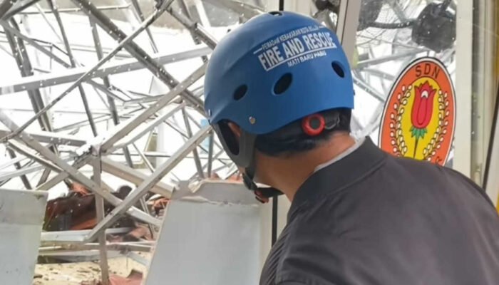 Hujan Disertai Angin Kencang, Atap SDN Polisi 1 Paledang Bogor Ambruk