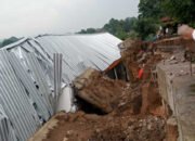 Pasca Longsor di Stasiun Maseng, Polsek Cijeruk Lakukan Rekayasa Lalu Lintas
