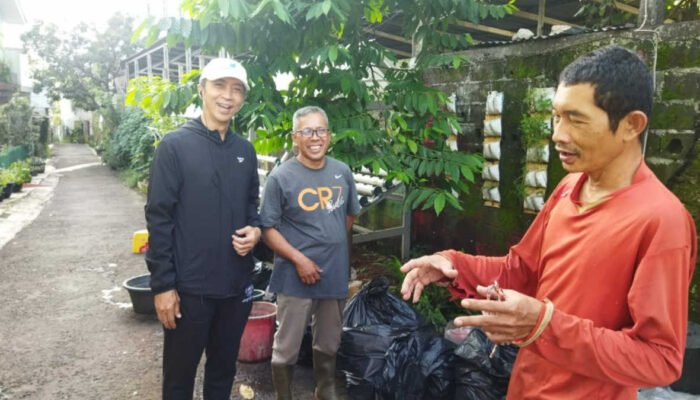 Singgah ke BSU Kenanga, Dedie A. Rachim Apresiasi Kegiatan Pilah Sampah