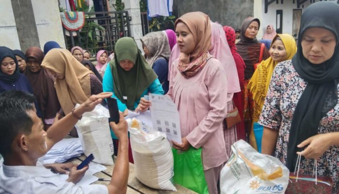 Jelang Pemilu, 1.297 Warga Cigudeg Terima Bansos Beras