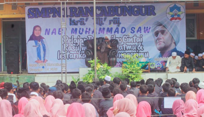 Hadirkan Habib Mahdi Assegaf, Peringati Isra Mikraj Ala SMPN 1 Rancabungur