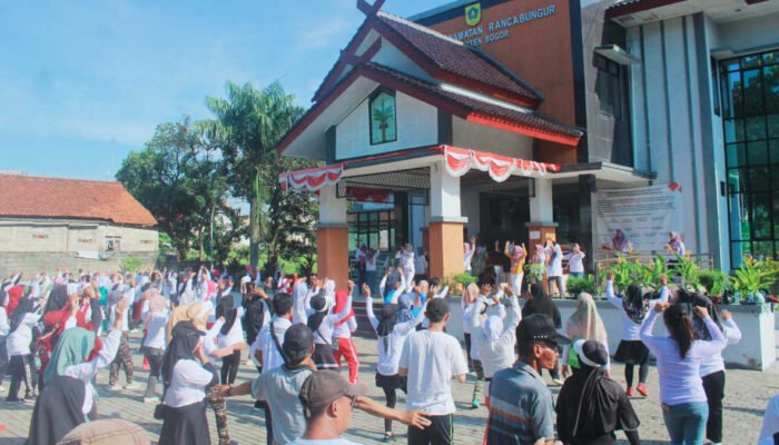 Senam Bersama Petugas Pemilu 2024 di Rancabungur Berakhir