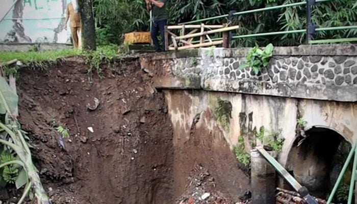 Longsor di Cilendek Barat 31 Orang Diungsikan