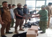 Kecamatan Cigudeg Bagikan Baju Linmas Untuk 15 Desa