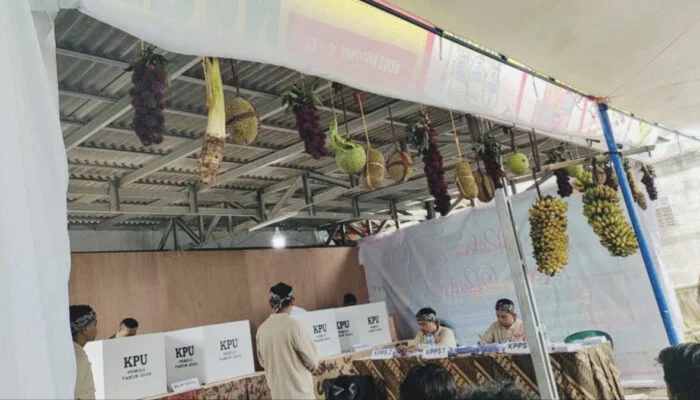 Unik, TPS 27 Kelurahan Kencana Usung Konsep Hajatan Tempo Dulu