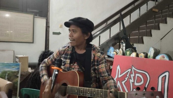 Coim Vokalis Oncom Hideung Bermusik Untuk Mengingatkan Peduli Lingkungan