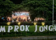 Seniman Jalanan "Paamprok Jonghok" di Alun Alun Kota Bogor Seniman Jalanan "Paamprok Jonghok" di Alun Alun Kota Bogor