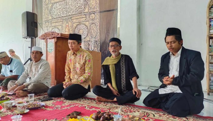 Berkunjung ke Ponpes Al Kamaliyyah Bubulak, Dedie Mohon Doa dari Ulama