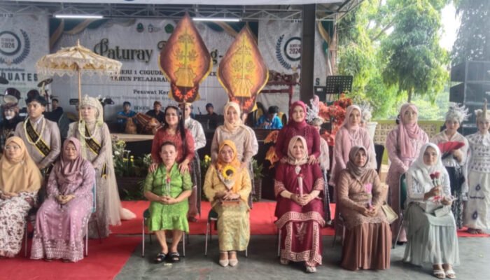 Suasana Haru Iringi Pelepasan 412 Siswa SMAN 1 Cigudeg