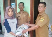 Meski Dituding Politisasi, Warga Kalong Liud Senang Terima Bansos