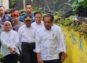 Presiden Jokowi dan Iriana Berkunjung ke Posyandu di Kebon Pedes pelukis jalanan