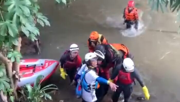 Penjala Ikan Terseret Kali Ciluar di Desa Cimandala Kabupaten Bogor