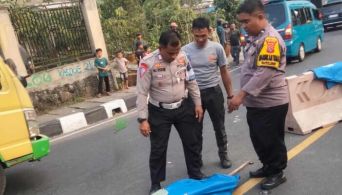 Motor Tabrak Truk Tronton, 1 Orang Tewas