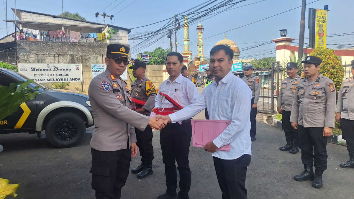 Miliki Dedikasi Tinggi, Kapolsek Caringin Berikan Reward ke Anggotanya kapolsek caringin