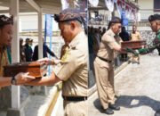 Pj Bupati Bogor Antarkan Bendera Pusaka ke Desa Malasari Nanggung