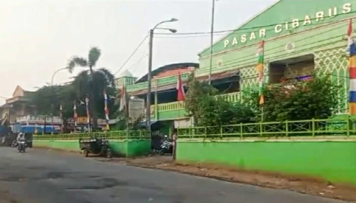 Mobil Sampah Pasar Cibarusah Bekasi Diduga Dijadikan Bisnis Pribadi
