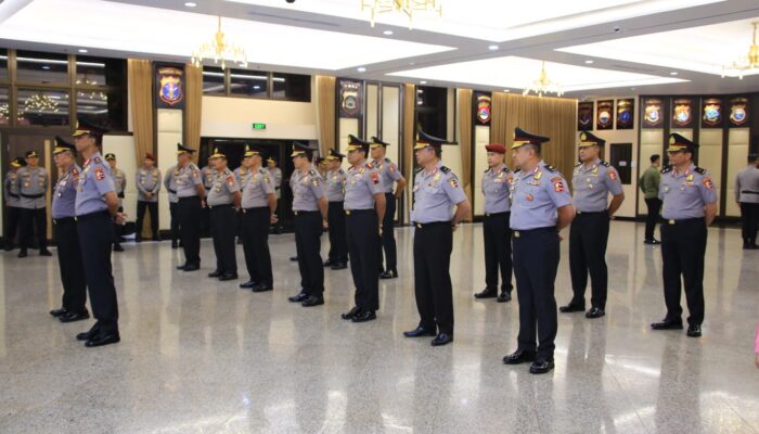 Kapolri Pimpin Kenaikan Pangkat 16 Pati Polri