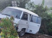 Mobil Tabrak Pembatas Jalan di Puncak, Pengemudi Tewas di Tempat