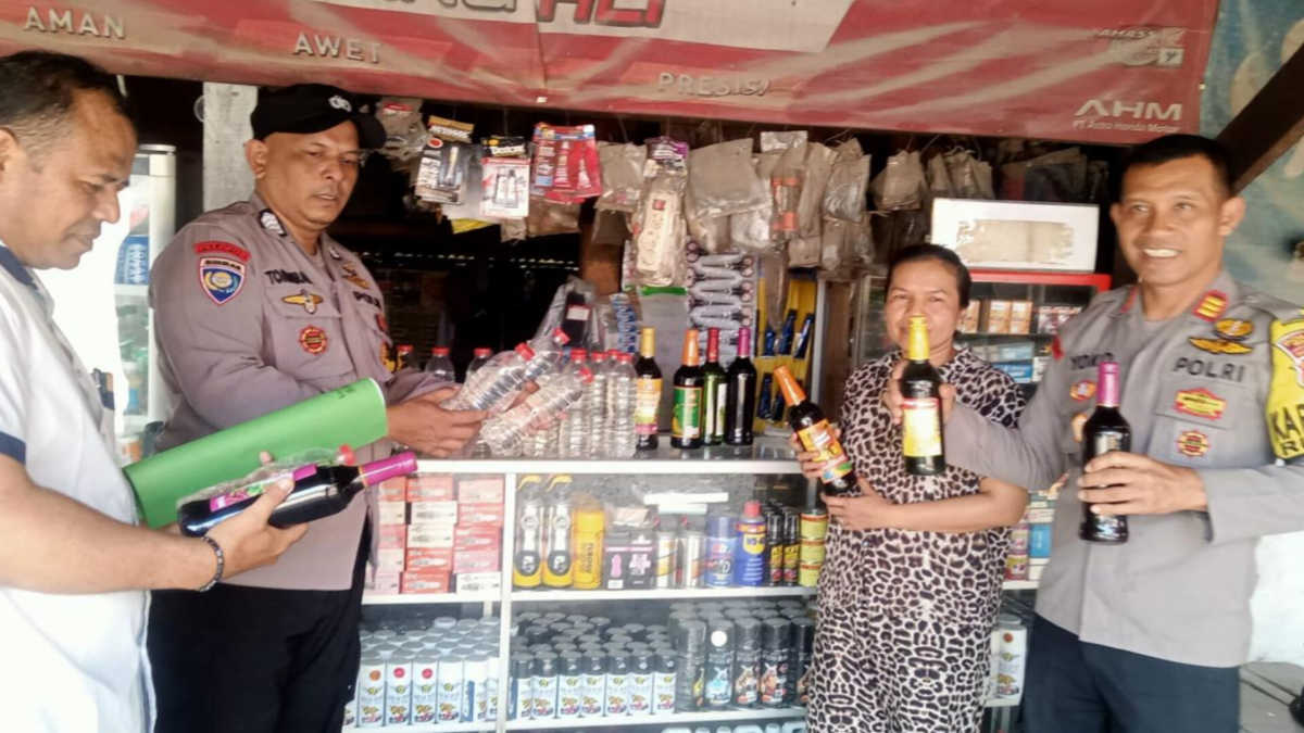 Polsek Rumpin Sita Belasan Botol Miras dari Seorang Pegadang Ibu Rumah Tangga