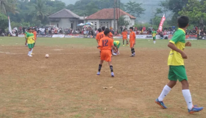 Meriahkan HUT TNI ke-79, 11 Tim Ramaikan Turnamen Sepak Bola U-17 di Nanggung