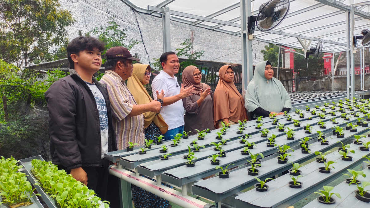 Calon Wali Kota Bogor Dokter Rayendra Kunjungi Kebun KWT hingga Libanon