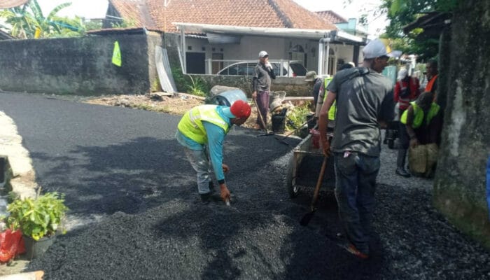 Meski Tidak Dapat 1 Miliar, Pemdes Ciomas Induk Realisasikan Pengaspalan Jalan