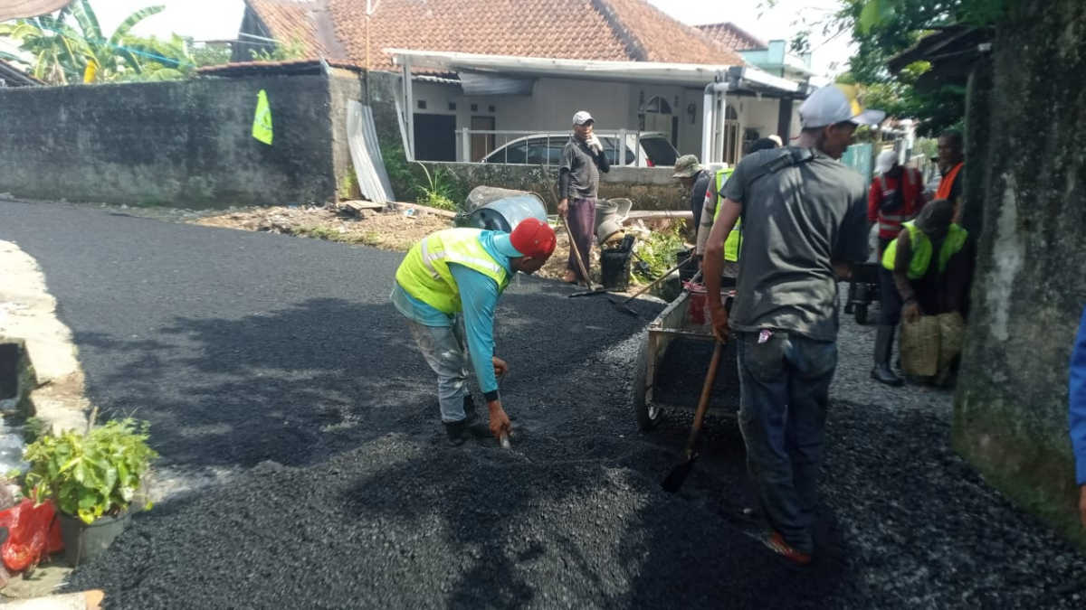 Meski Tidak Dapat 1 Miliar, Pemdes Ciomas Induk Realisasikan Pengaspalan Jalan