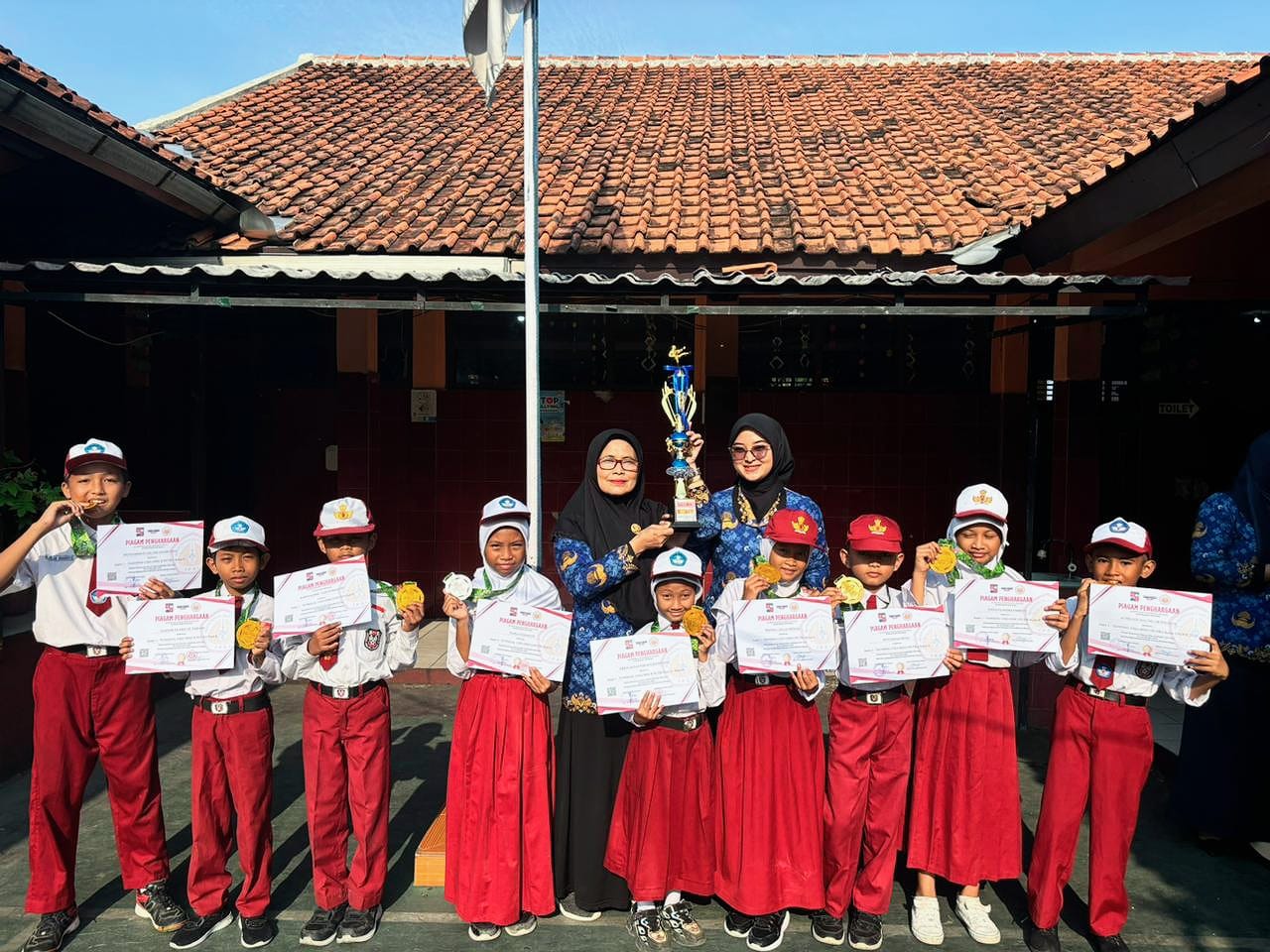 Juara Umum Ketiga, SDN Kedung Halang 1 Raih 9 Medali di Kejuaraan Pencak Silat Dispora Cup 2024 sdn kedung halang