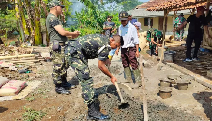 Wujud Pengabdian TNI, Subgar 0606/Bogor Gelar Karya Bakti di Desa Cipicung
