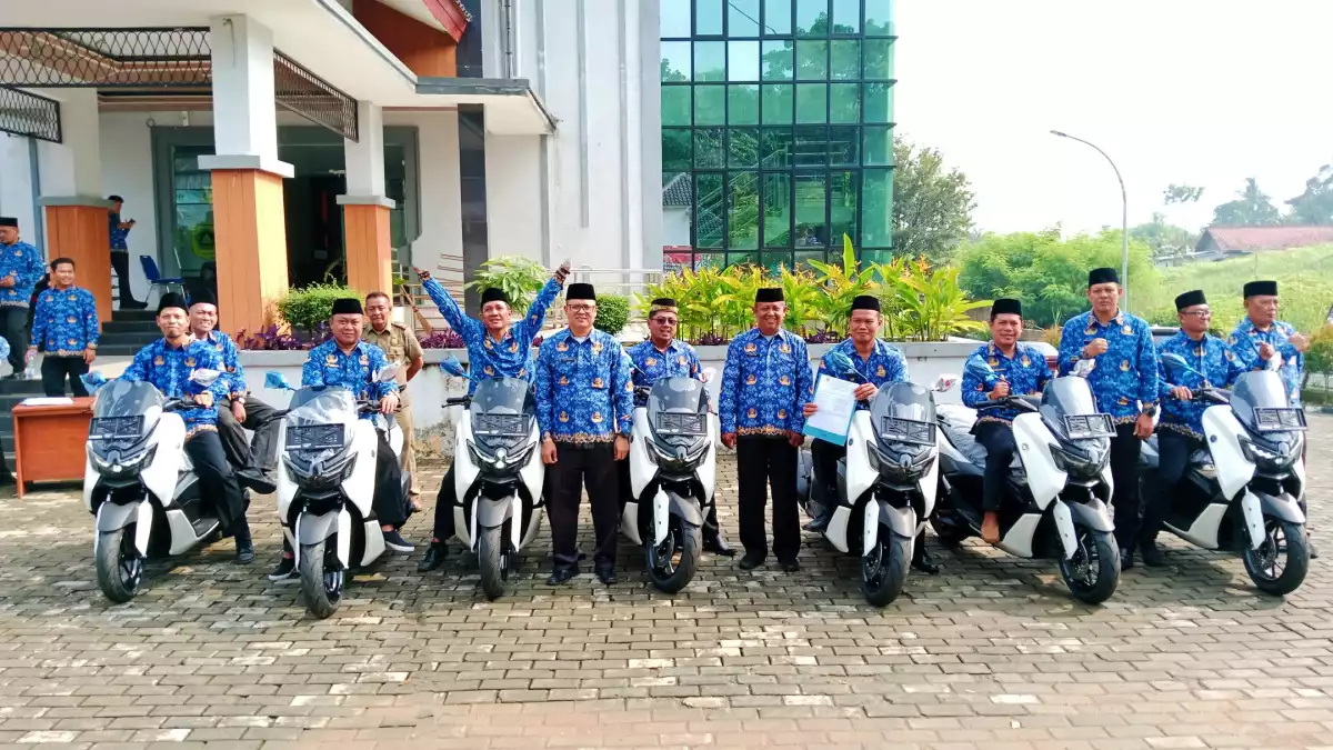 kepala desa.