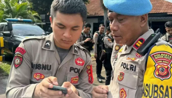 Sidak Kejut Propam Polresta Bogor Kota, Periksa Ponsel Milik Anggota Kepolisian