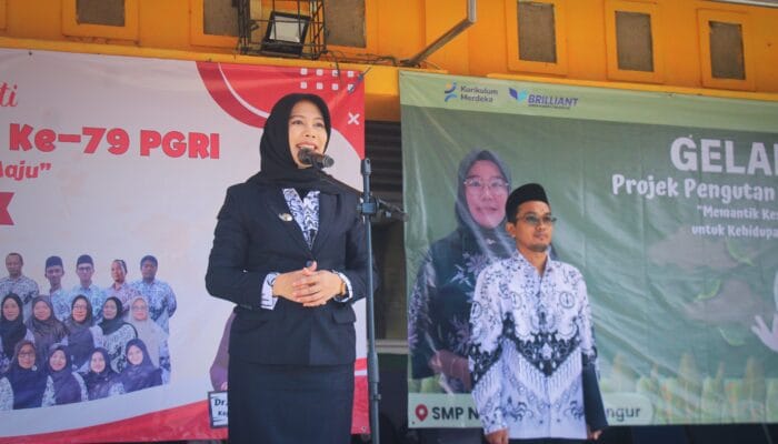Upacara Hari Guru di Kecamatan Rancabungur Dimeriahkan Lengser dan Tarian Adat hari guru