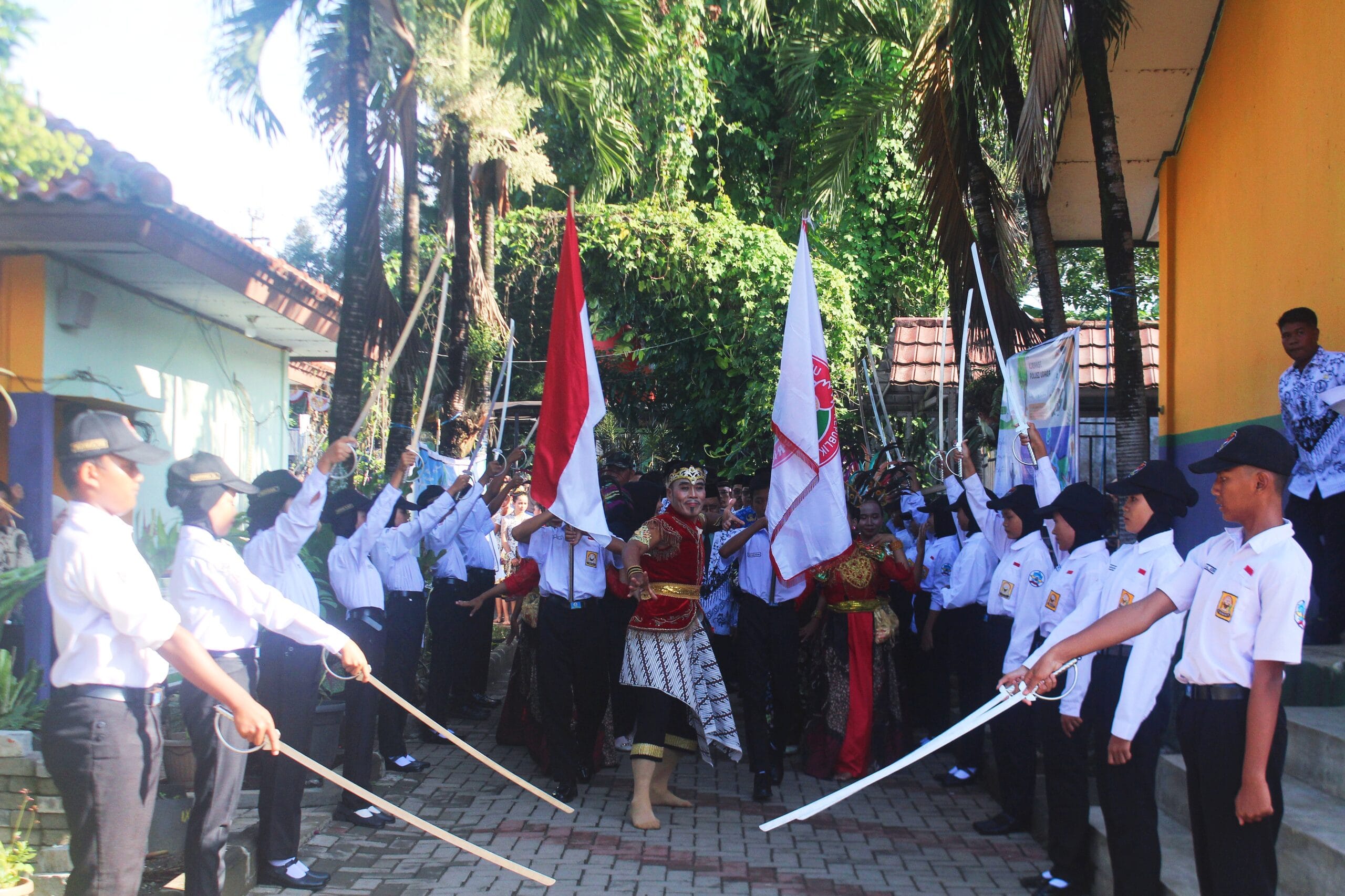 Upacara Hari Guru di Kecamatan Rancabungur Dimeriahkan Lengser dan Tarian Adat hari guru