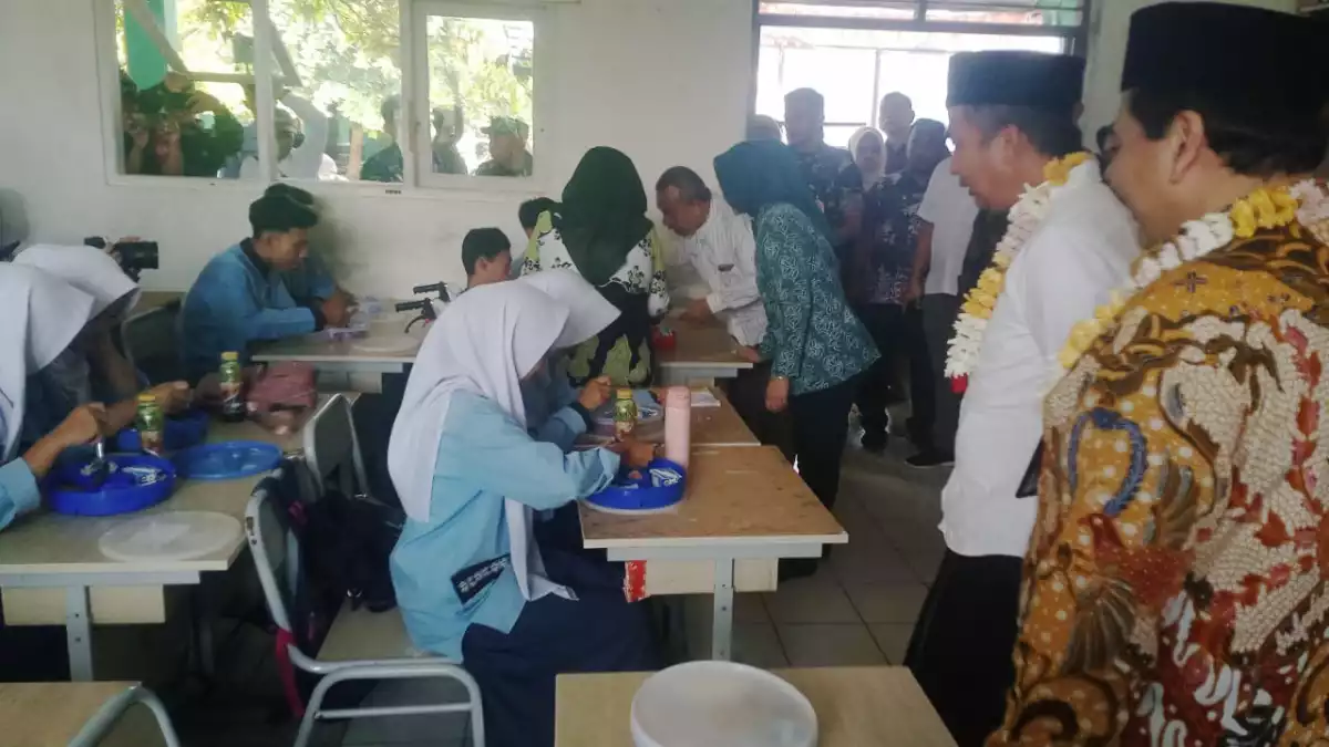 SMPN 3 Cibungbulang Uji Coba Makan Siang Bergizi Gratis